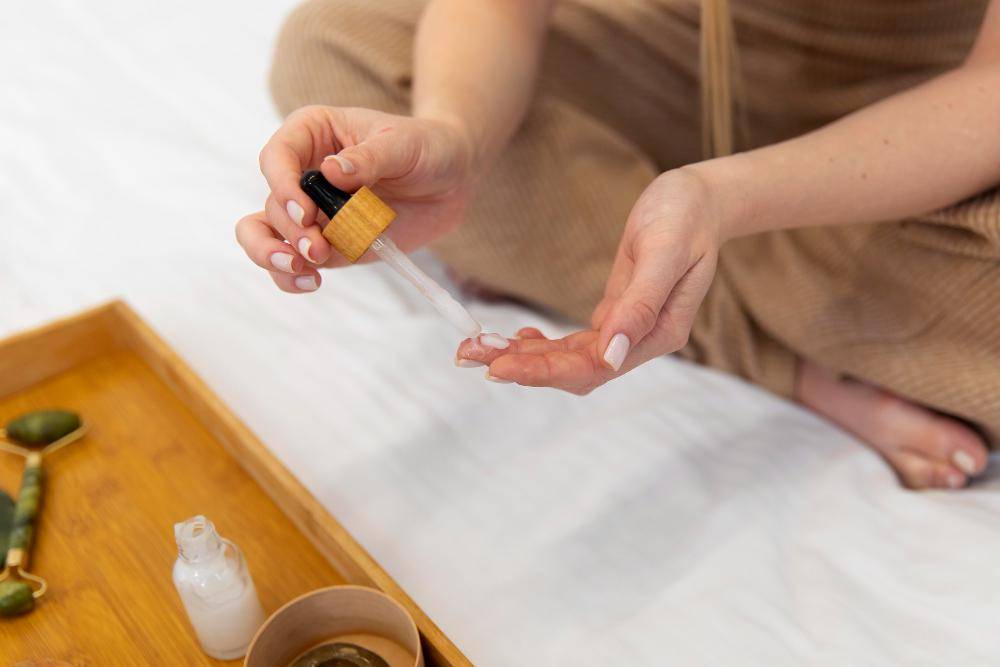 ilustrasi menggunakan essential oil 