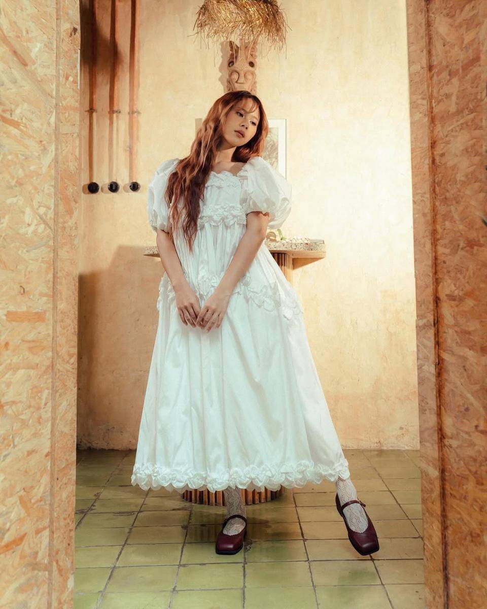 outfit chic ala Nadin Amizah (instagram.com/cakecaine)