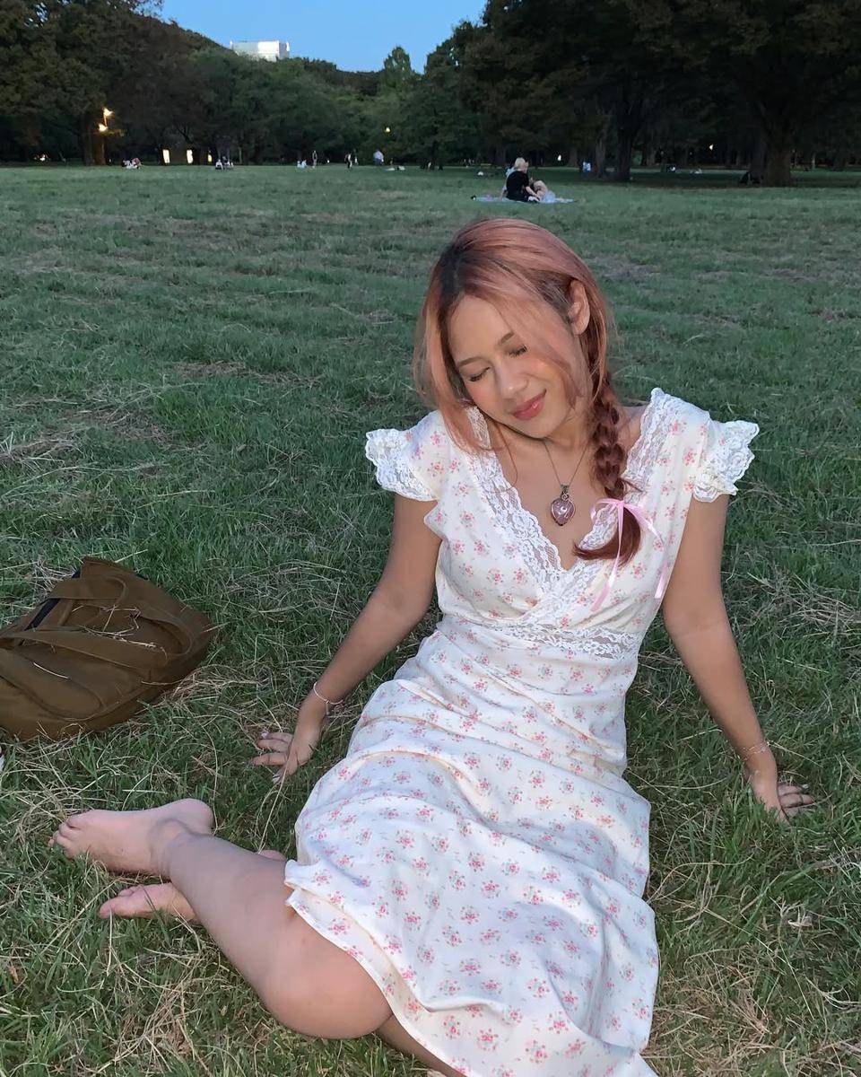 outfit chic ala Nadin Amizah (instagram.com/cakecaine)