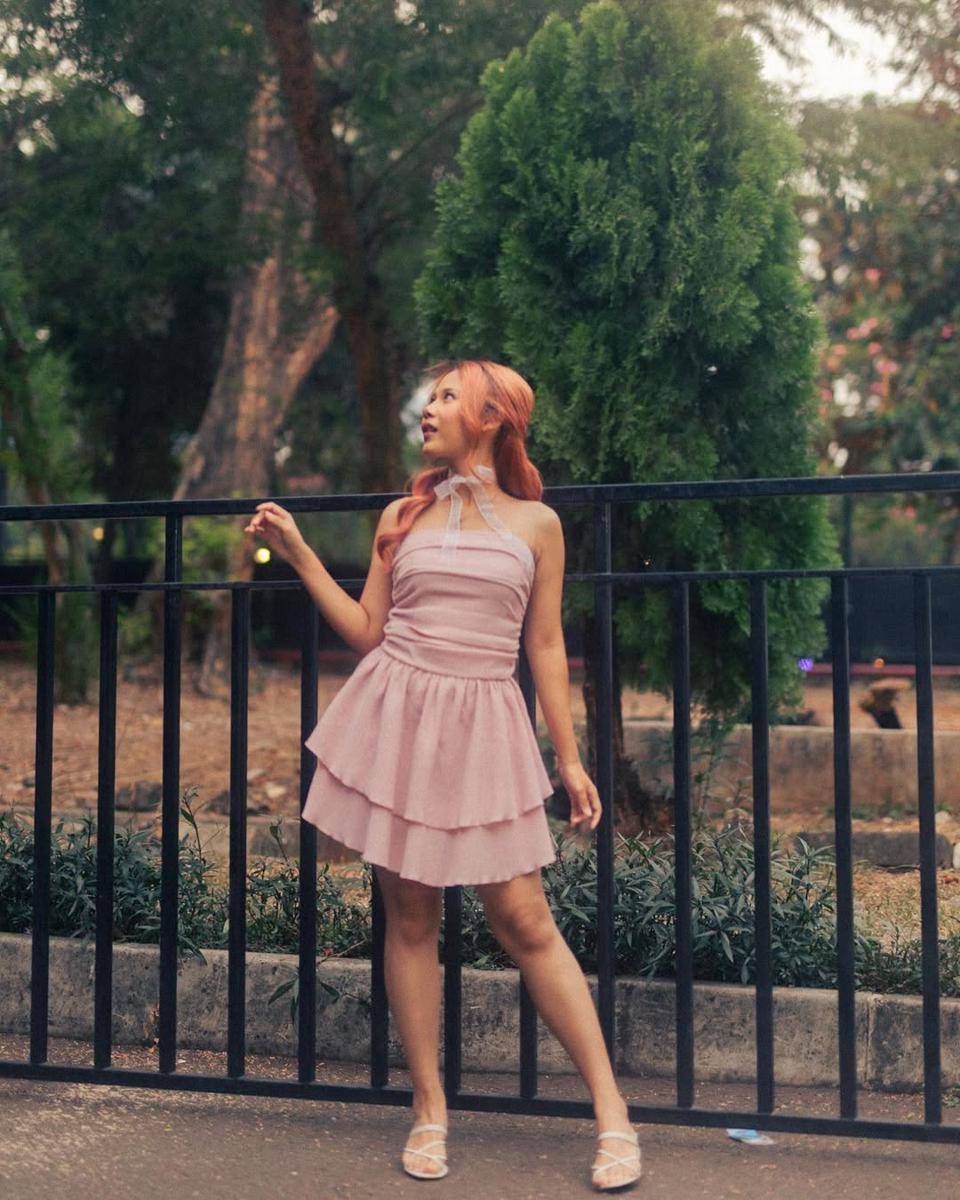 outfit chic ala Nadin Amizah (instagram.com/cakecaine)