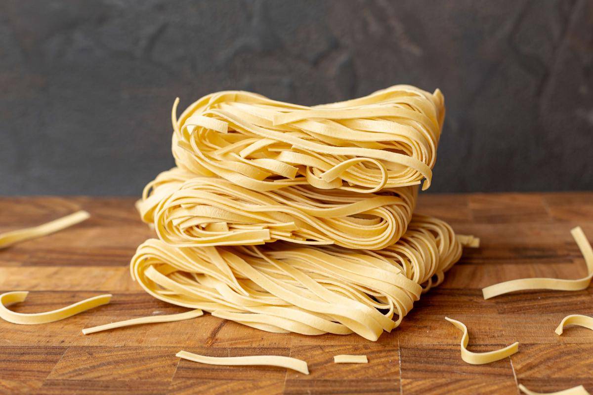 ilustrasi fettuccine (freepik.com/freepik)