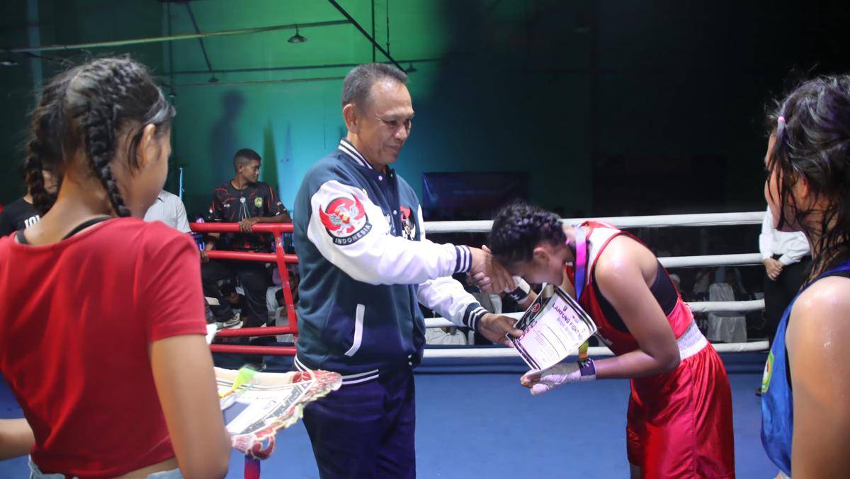Ketua KONI Lampung, Taufik Hidayat saat hadir di Fight Night. (IDN Times/KONI Lampung)