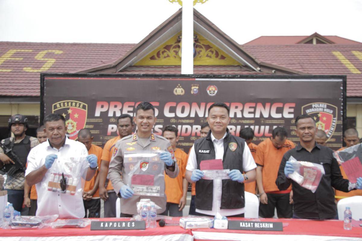 Polres Inhu saat merilis pengungkapan kasus jaringan Curanmor dan pemalsuan STNK (IDN Times/ dok Polres Inhu)