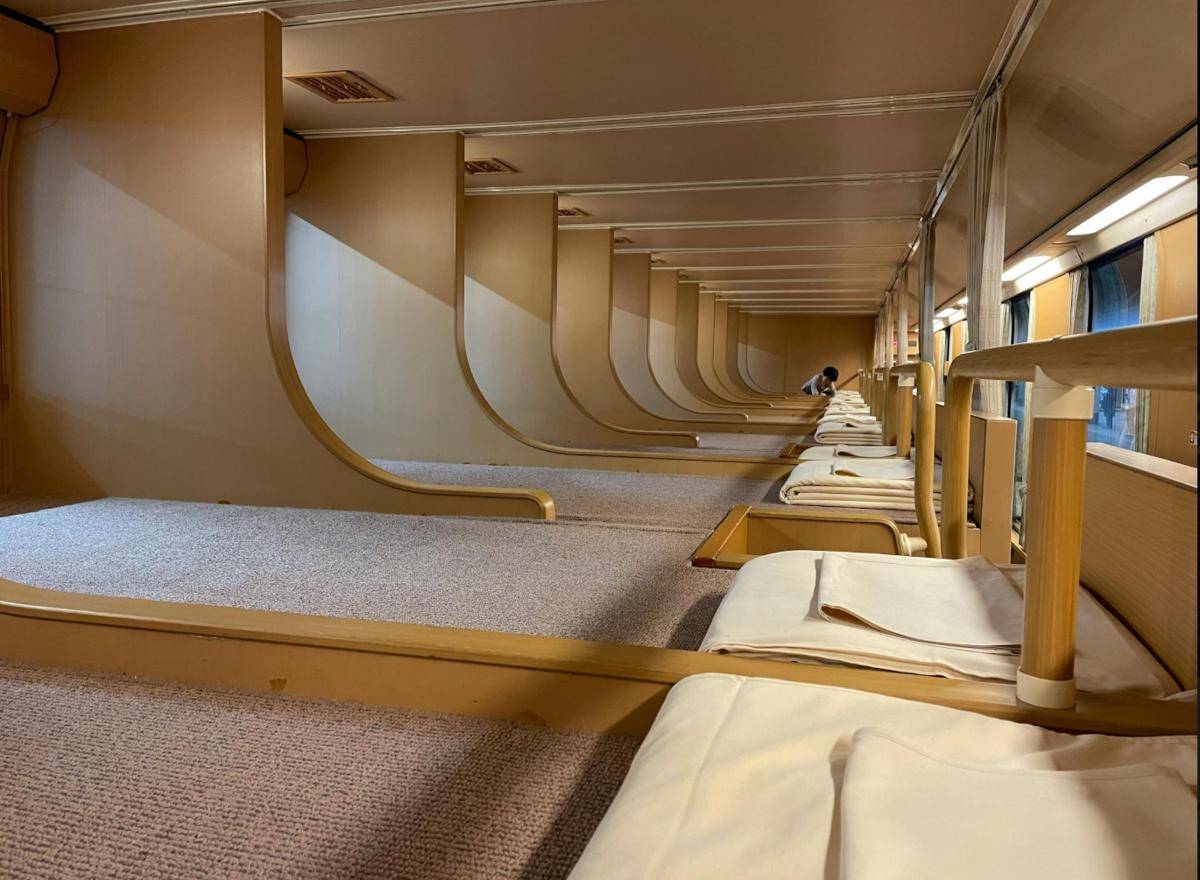 ilustrasi sleeper train