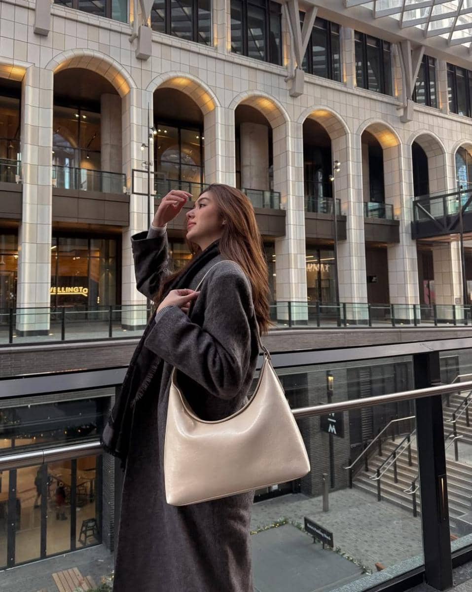 potret ide gaya tas kasual minimalis ala Lorena Schuett 