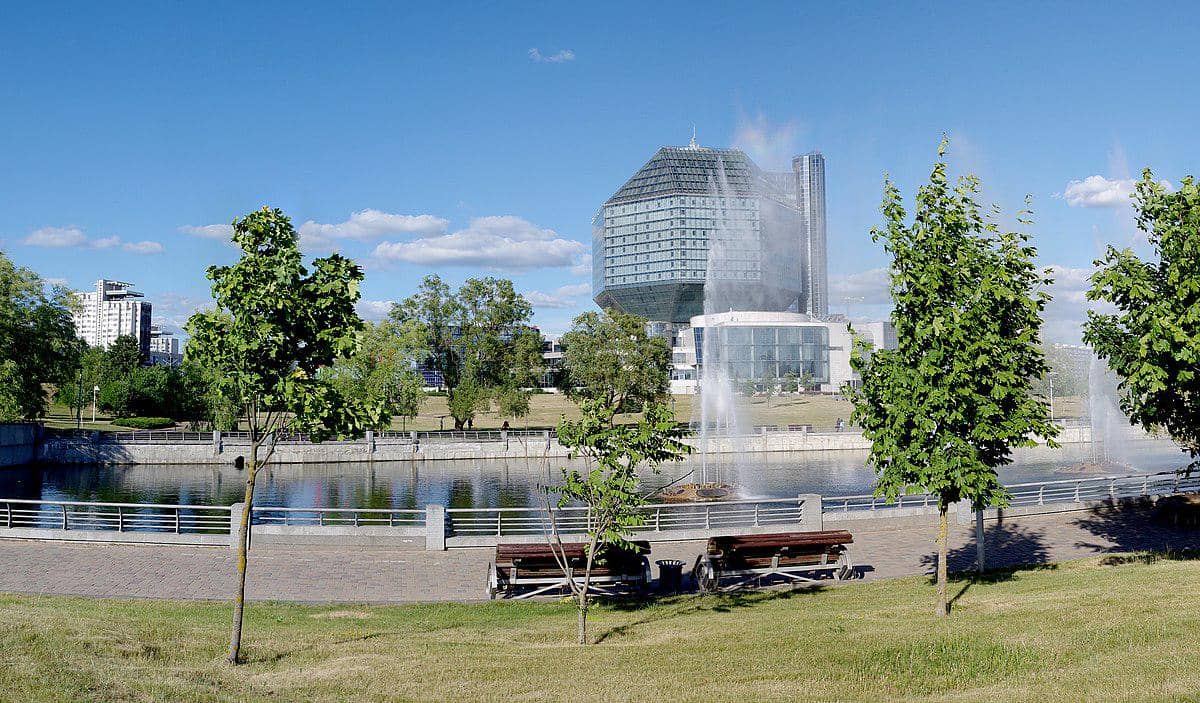 potret bagian luar Perpustakaan Nasional Belarus