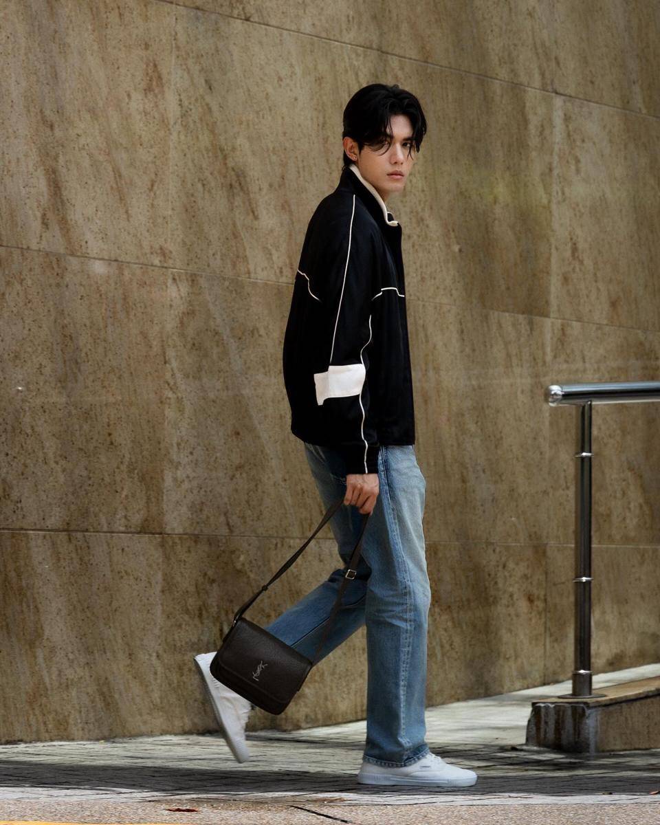 OOTD pakai tas ala Net Siraphop (Instagram.com/net_siraphop)
