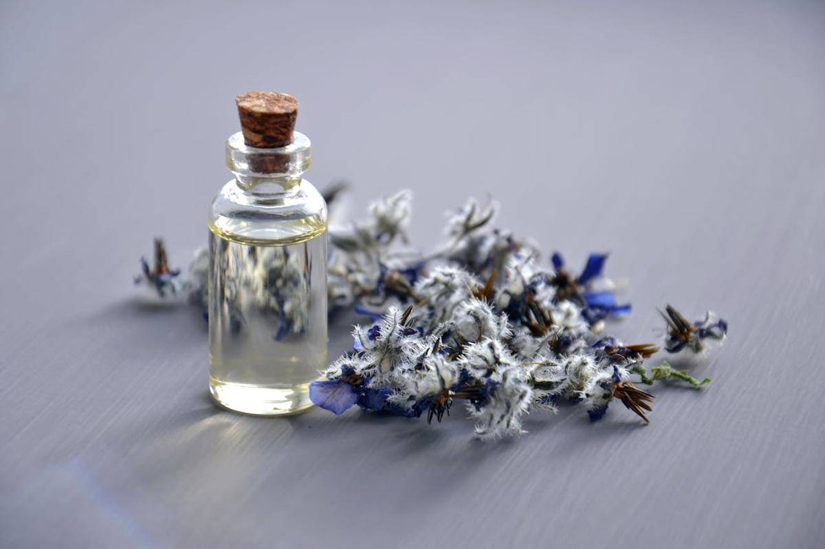 aromaterapi clary sage (pexels.com/Mareefe:)