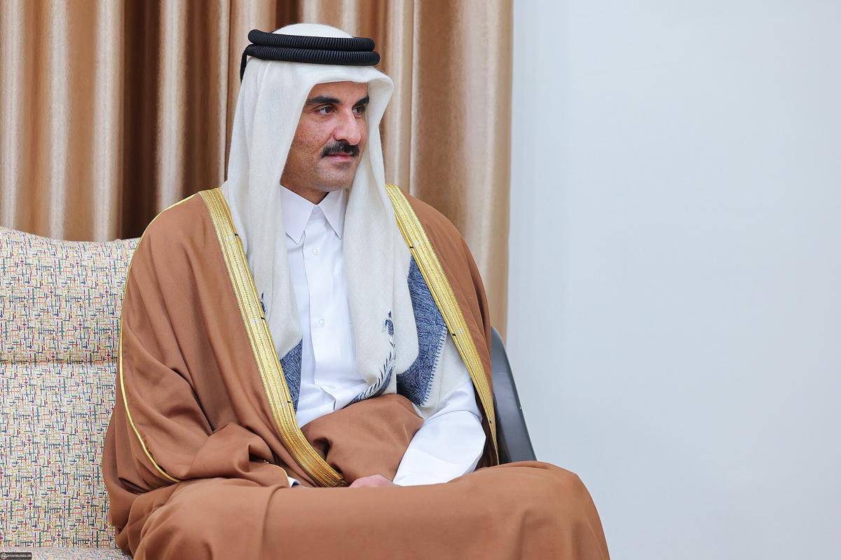Emir Qatar, Sheikh Tamim bin Hamad Al Thani. (Khamenei.ir, CC BY 4.0 <https://creativecommons.org/licenses/by/4.0>, via Wikimedia Commons)
