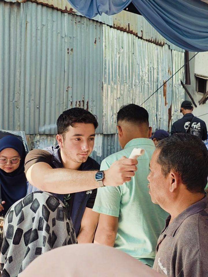 potret Bryan Domani jadi relawan 