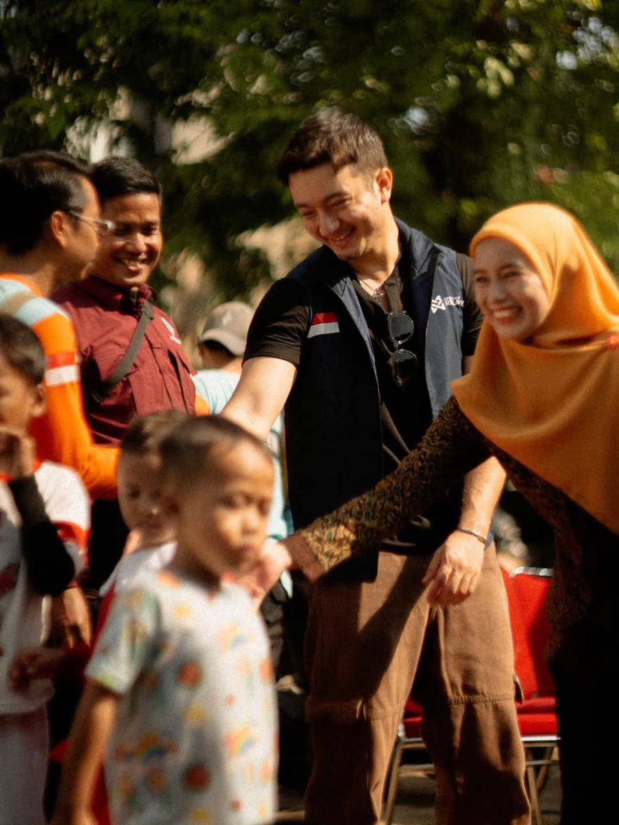potret Bryan Domani jadi relawan 