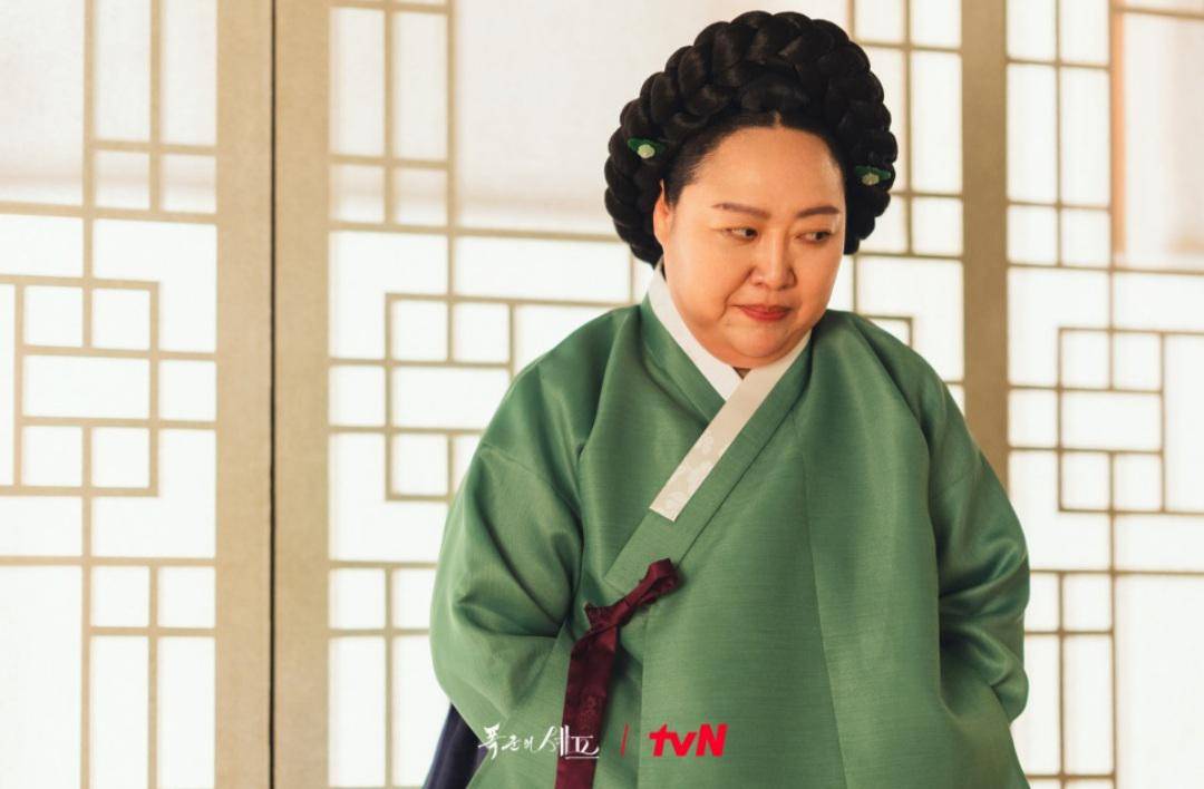 Cuplikan drakor Bon Appétit, Your Majesty