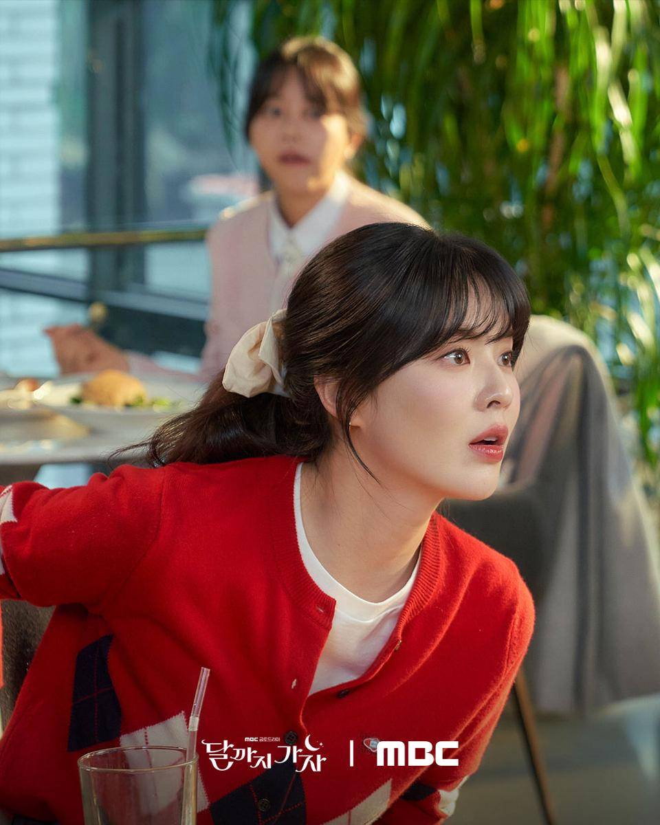 Still cut Tobthe Moon (dok.MBC/To the Moon)
