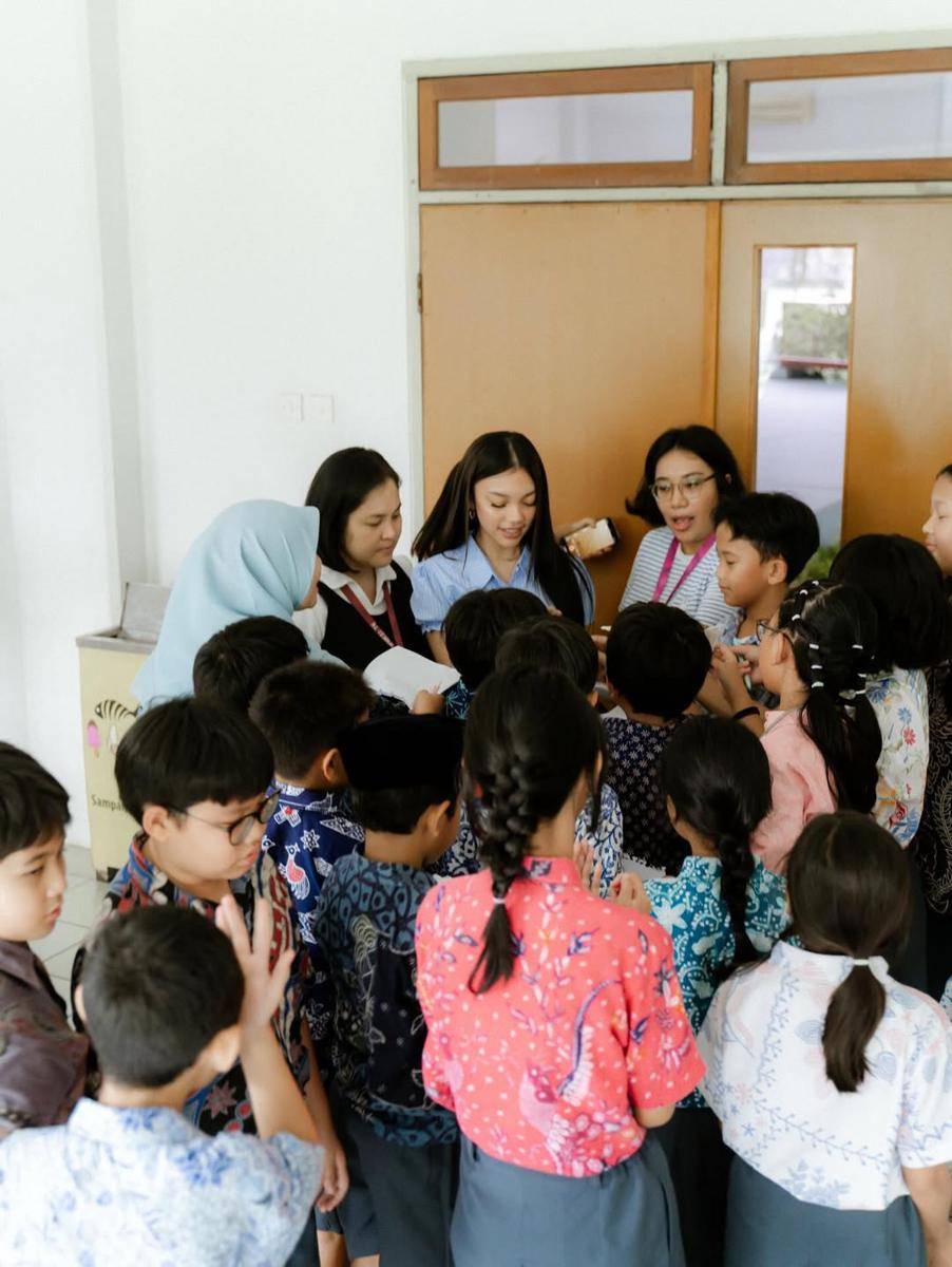 Naura Ayu jadi guru tamu di Perguruan Al-Izhar