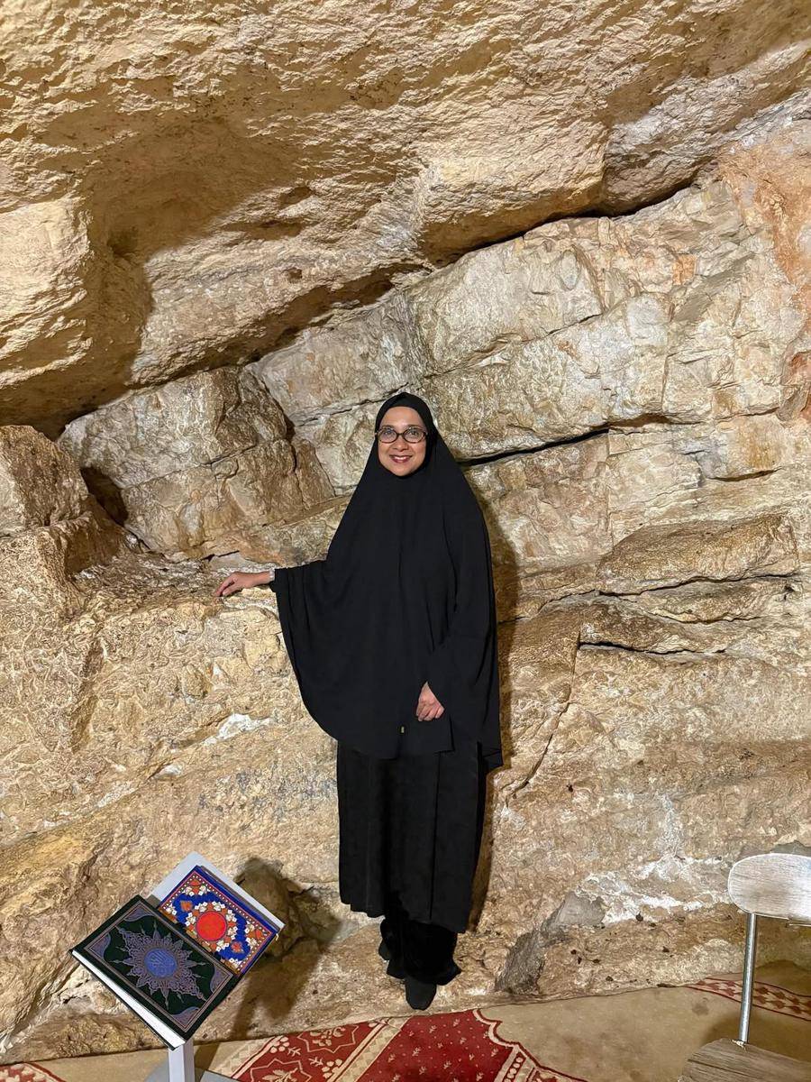 Shahnaz Haque di Masjid Al-Aqsa
