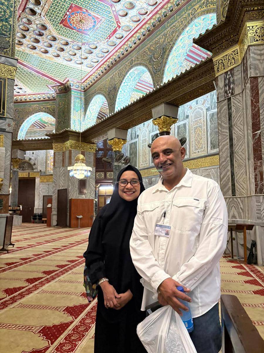 Shahnaz Haque di Masjid Al-Aqsa