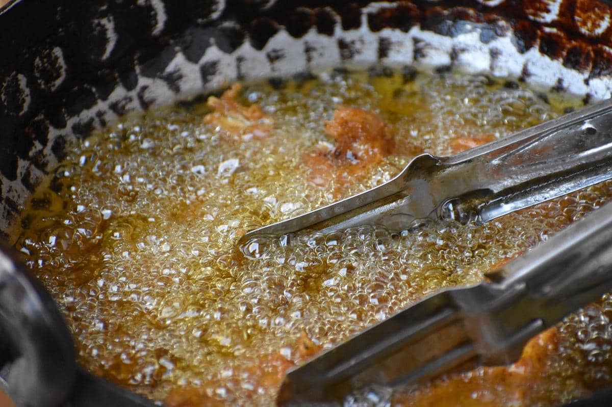 ilustrasi menggoreng gochu twigim