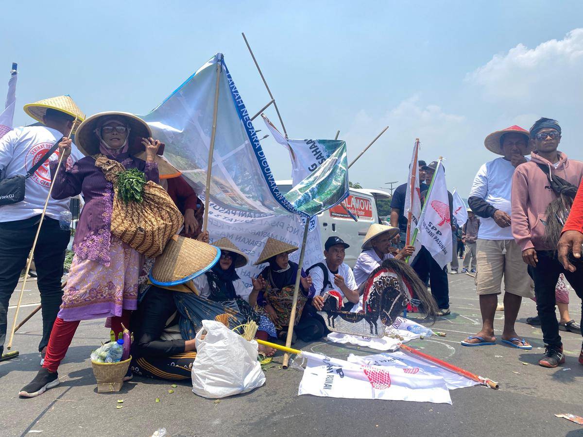 Demo buruh tani di gedung DPR/MPR RI