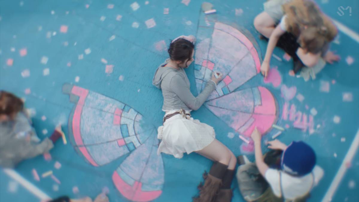 Tangkapan Layar MV "Pretty Please"