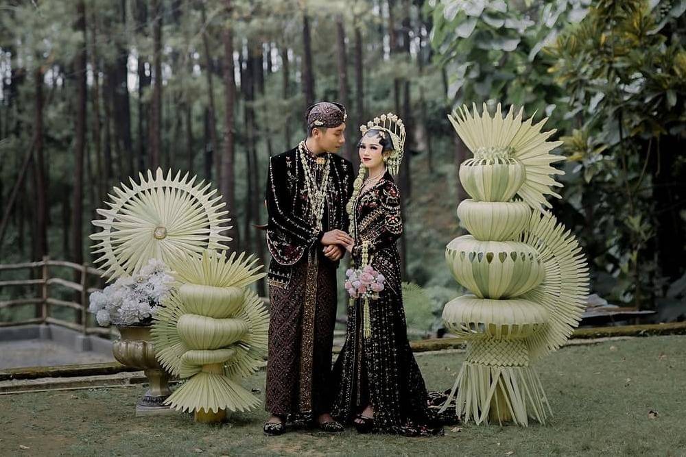 ilustrasi pengantin weton pahing ketemu kliwon