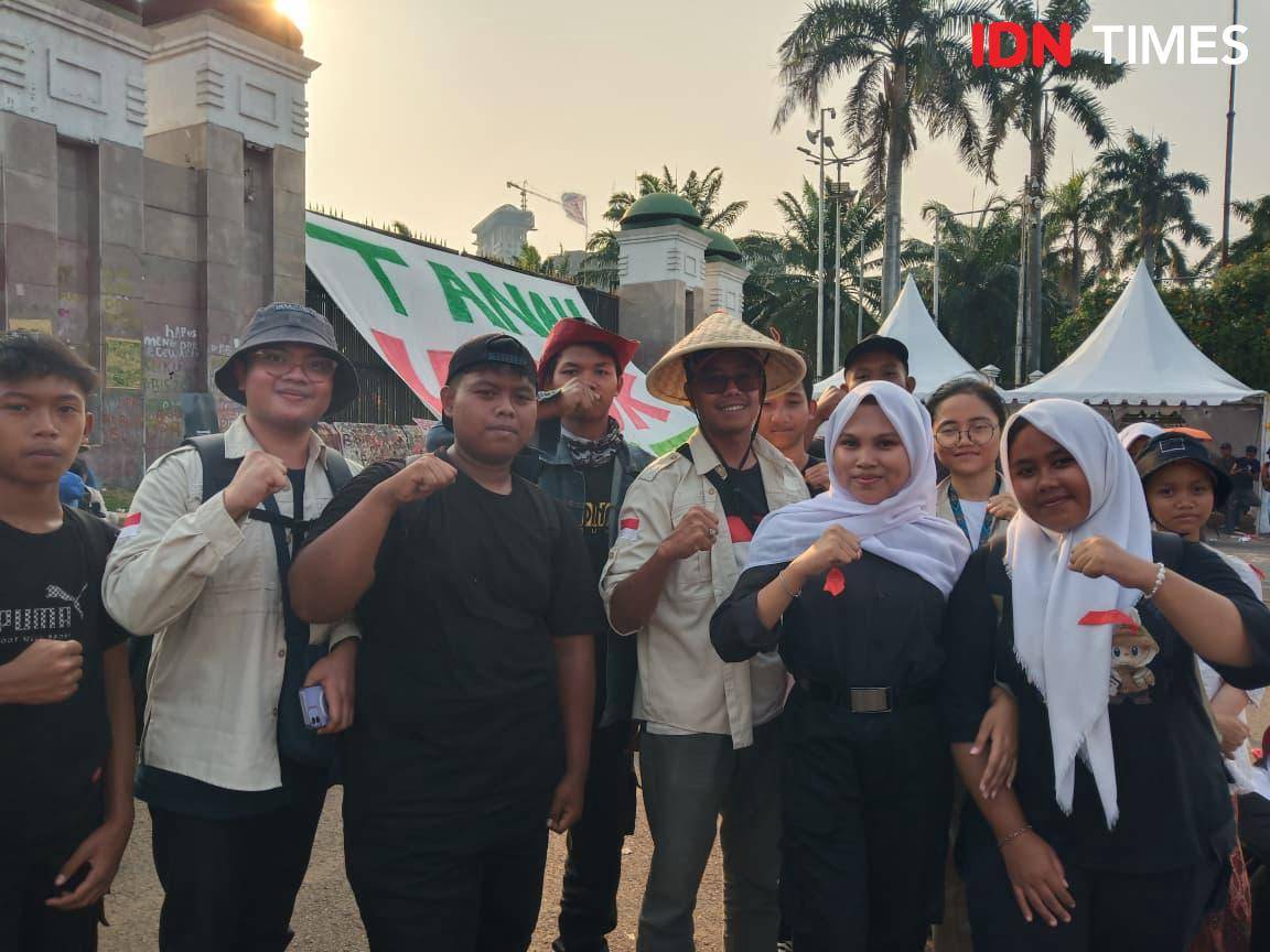 Siswa ikut demo Hari Tani