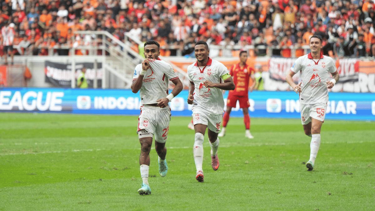 Laga Persija lawan Malut United di JIS