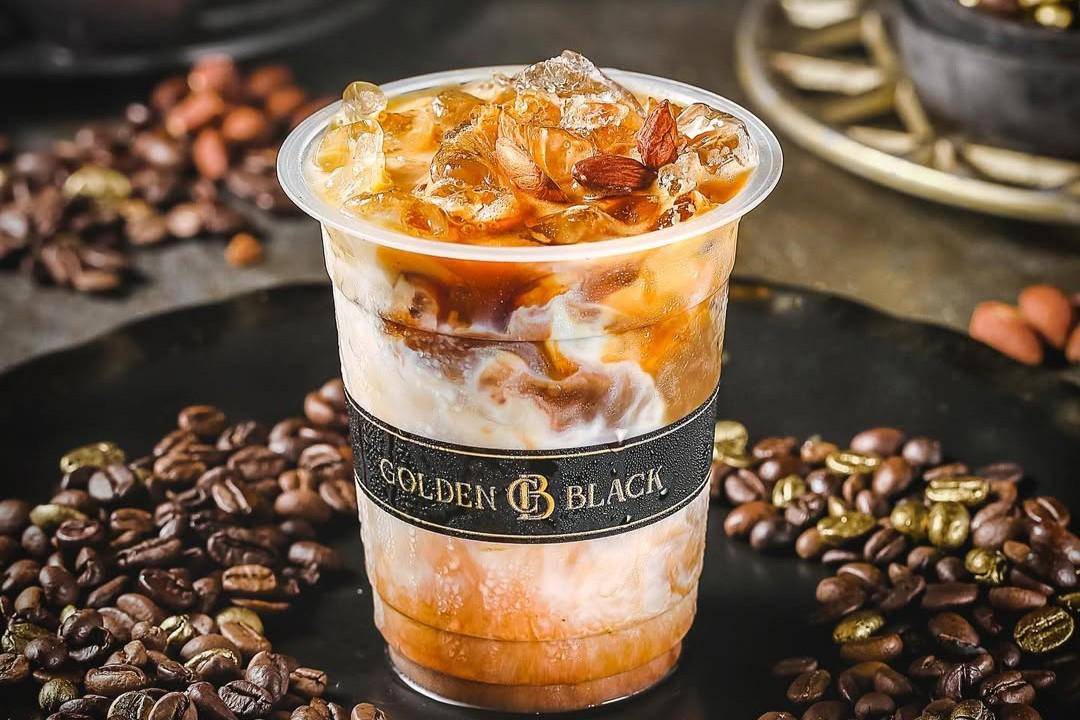 Potret roasted almond coffee dari Golden Black Coffee
