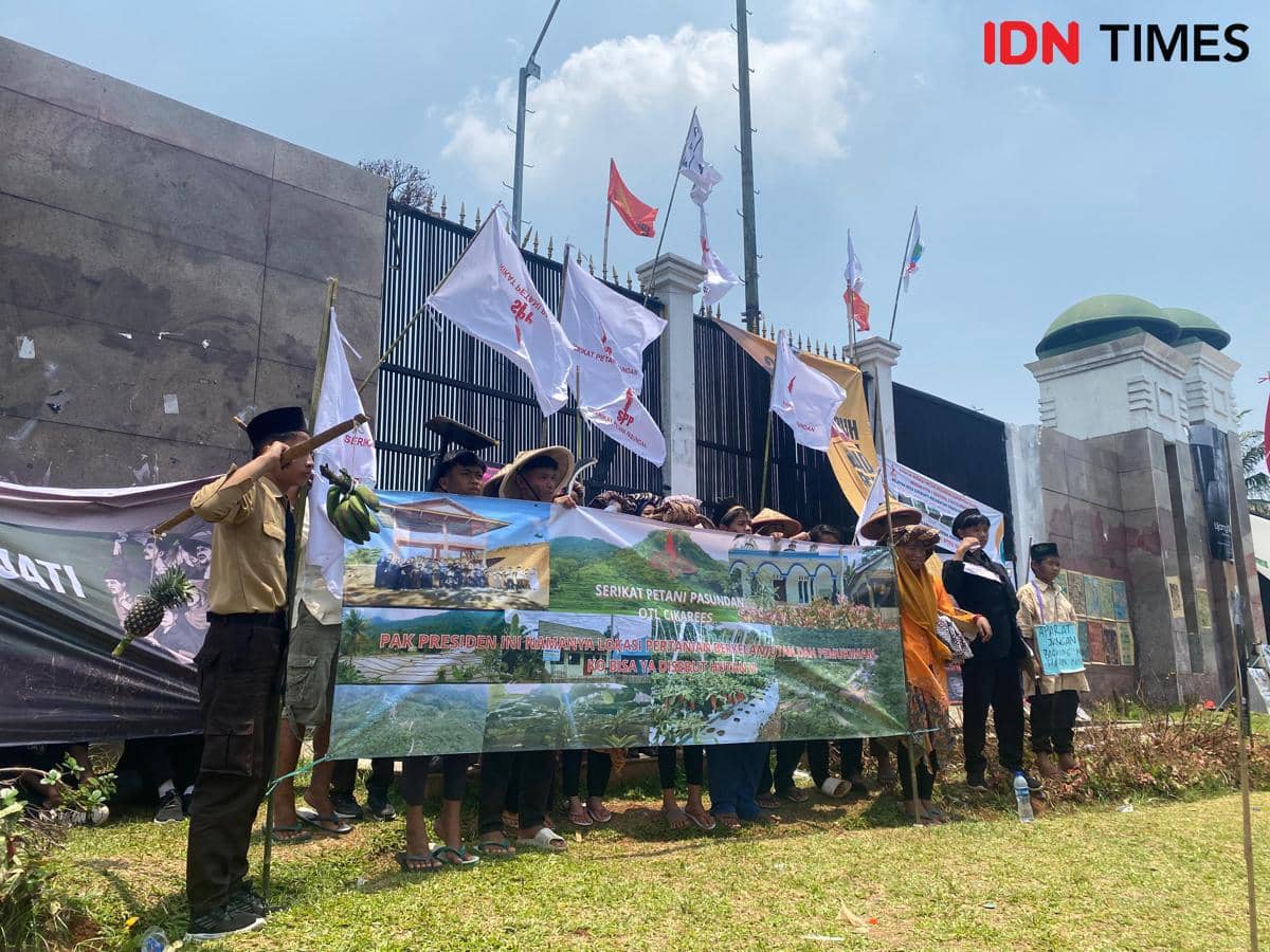 Demo buruh tani di kawasan DPR/MPR RI pada Rabu (24/9/2025). (IDN Times/Amin Rakil)