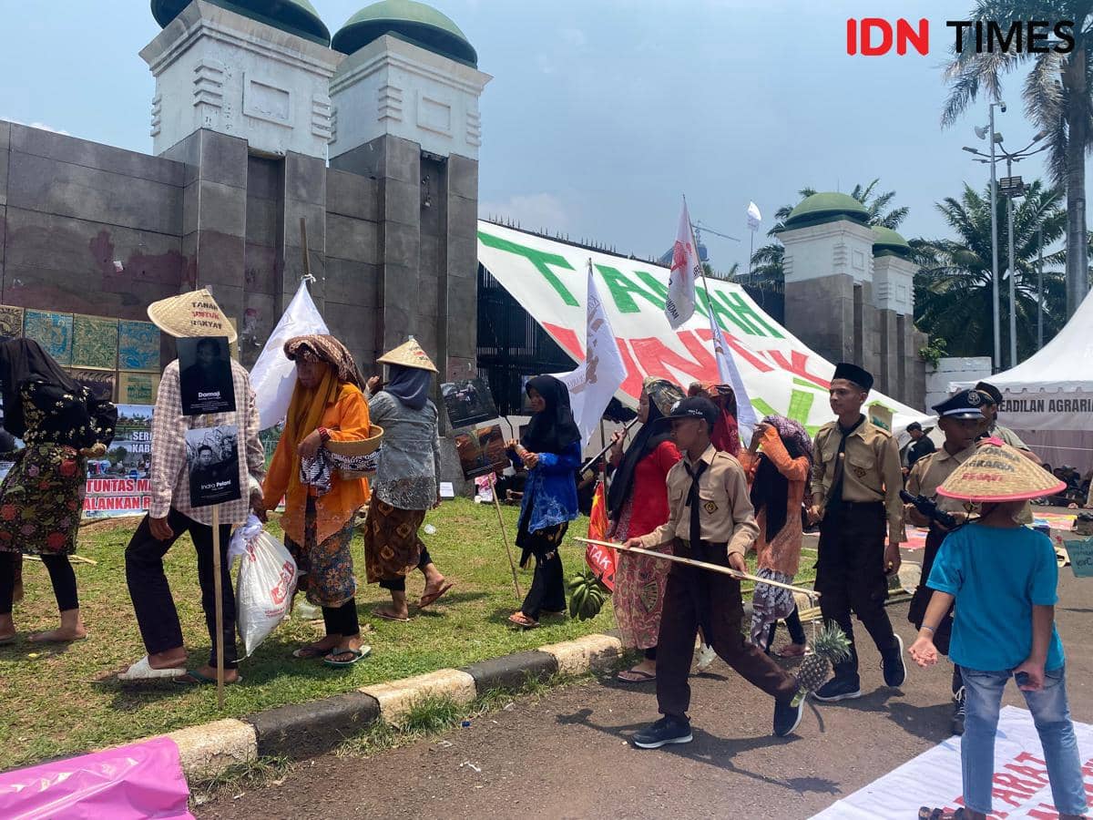 Demo buruh tani di kawasan DPR/MPR RI pada Rabu (24/9/2025). (IDN Times/Amin Rakil)