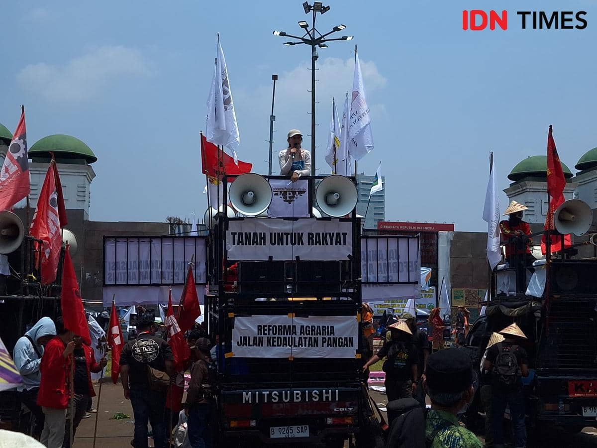Demo buruh tani di kawasan DPR/MPR RI pada Rabu (24/9/2025). (IDN Times/Rachel Kathryn)