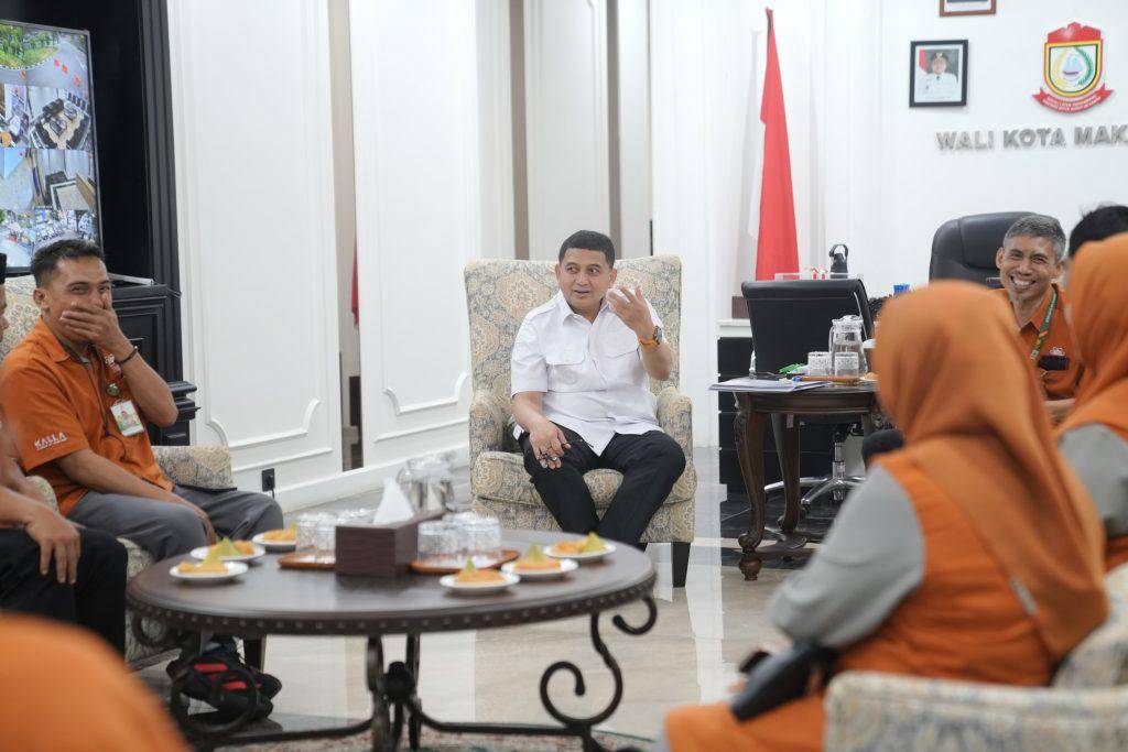 Wali Kota Makassar Munafri Arifuddin menerima kunjungan tim dari Sekolah Islam Athirah di Kantor Balai Kota Makassar, Rabu (24/9/2025). (Dok. Humas Pemkot Makassar)