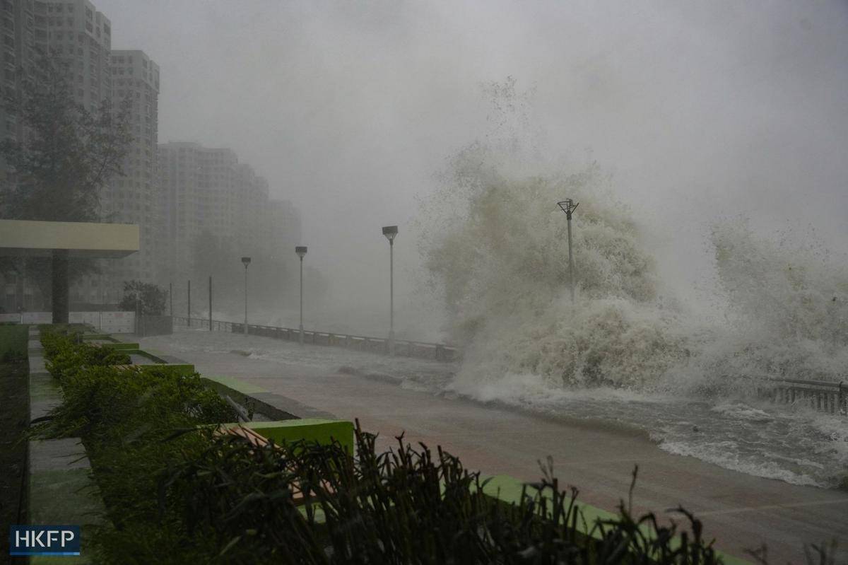 Badai di Hong Kong.jpg