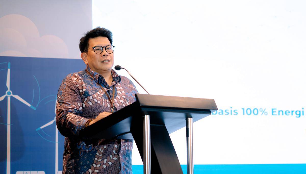 Fabby Tumiwa CEO IESR membuka acara Peluncuran Studi Pulau Bali Berbasis 100% Energi Terbarukan.jpg