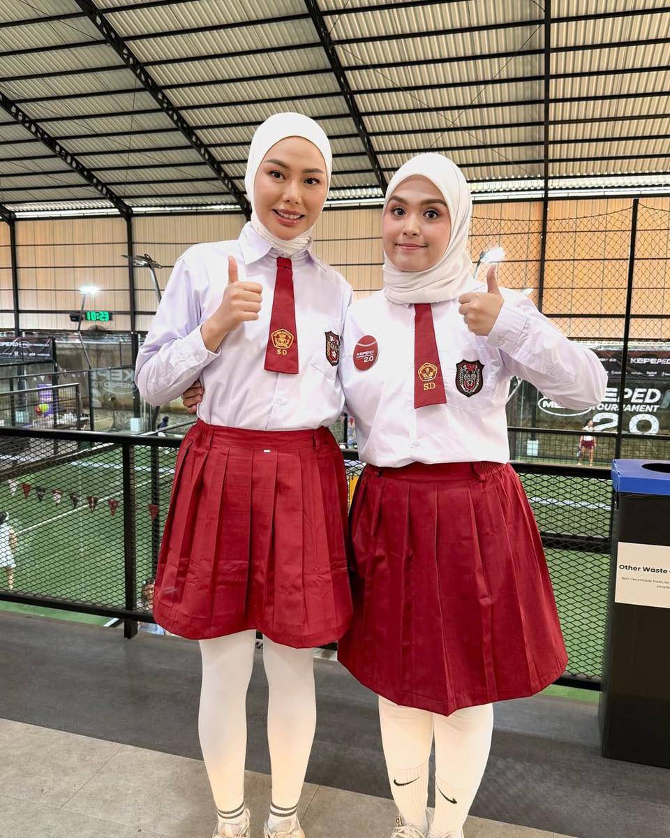 Vebby Palwinta dan Dara Arafah main padel pakai seragam SD