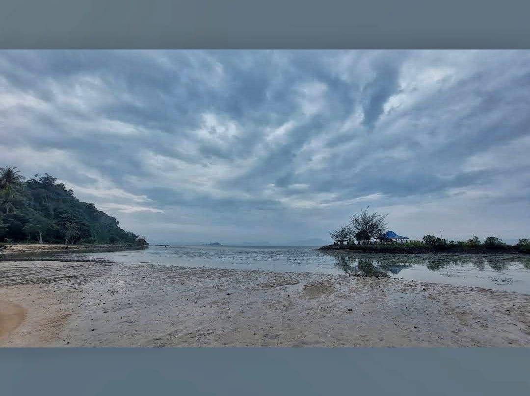 Pantai Kelapa Kunjir, Kab. Pesawaran, Lampung (Dok.Google Maps/bonni ariwibowo)