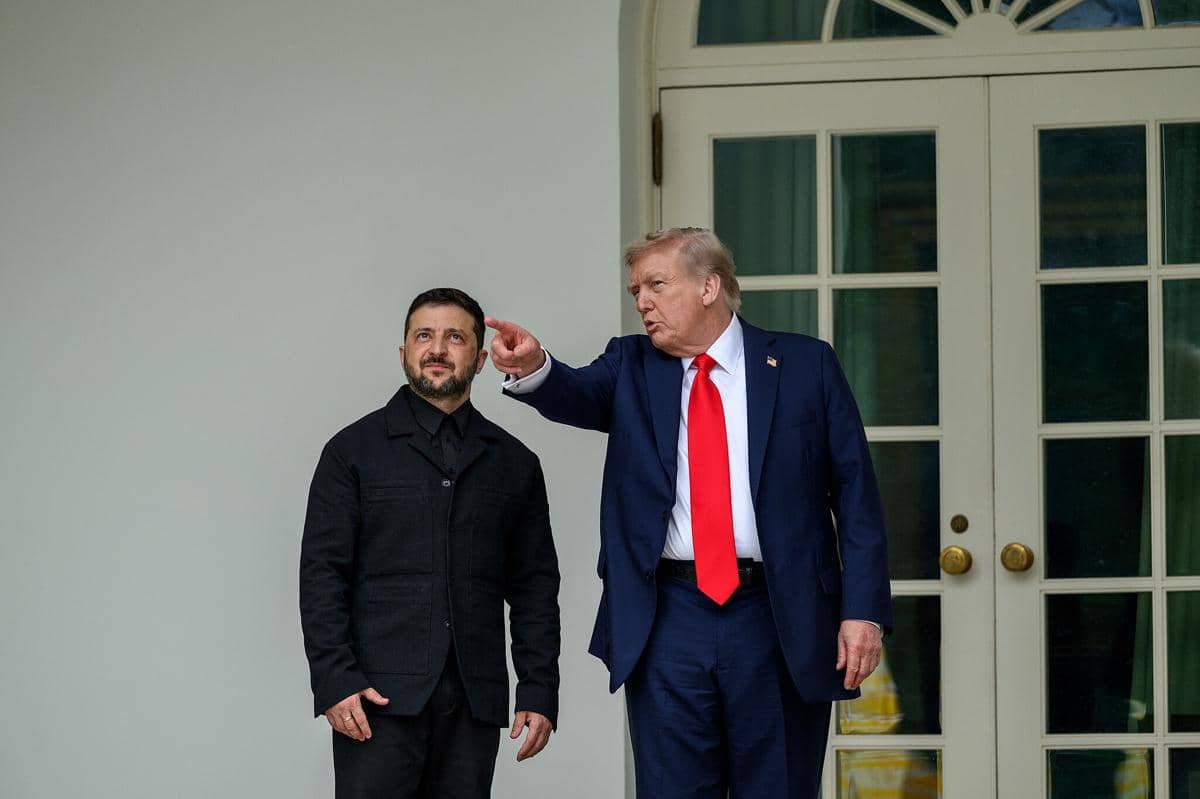 Presiden Ukraina, Volodymyr Zelenskyy dan Presiden AS, Donald Trump. (The White House, Public domain, via Wikimedia Commons)