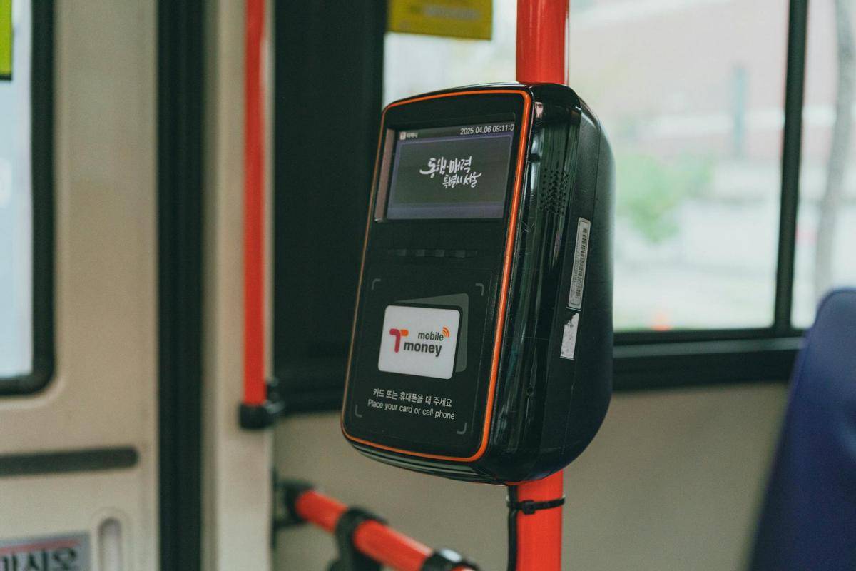 potret mesin bus payment di Seoul (pexels.com/Theodore Nguyen)