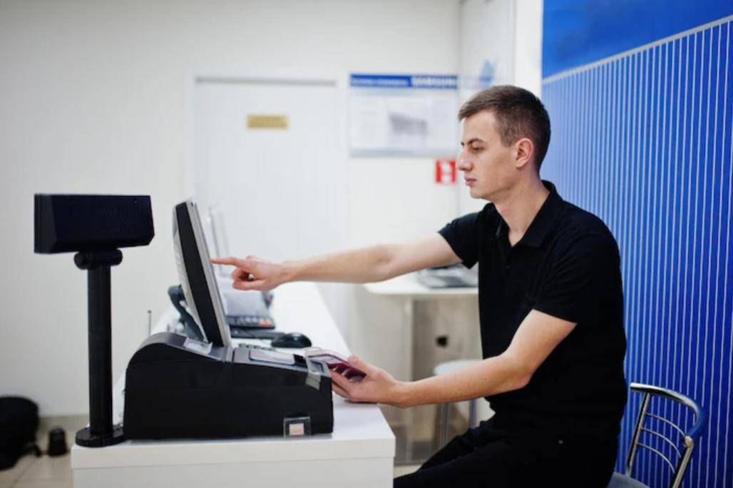 Self Service (freepik.com/ASphotofamily) 