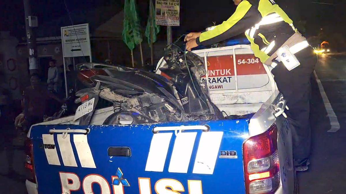 Dua kecelakaan motor terjadi di ruas jalan Geneng - Ngawi dalam satu jam. IDN Times/Riyanto.