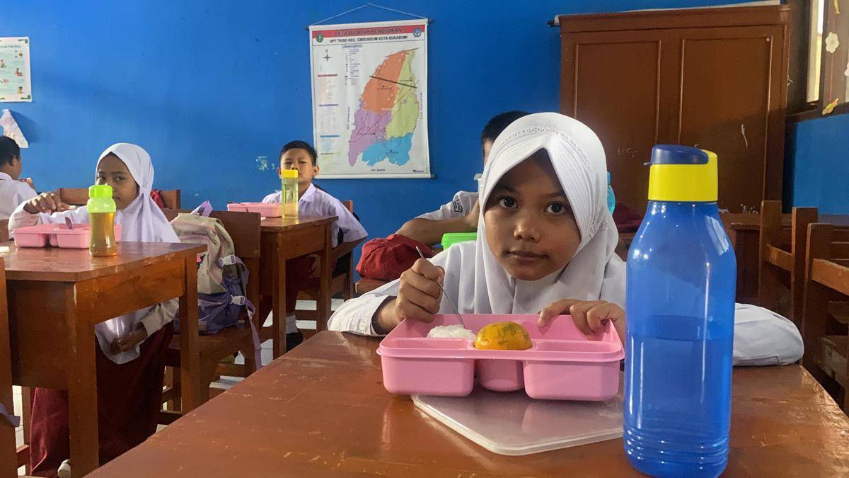Ilustrasi makan bergizi gratis di Sukabumi (IDN Times/Siti Fatimah)