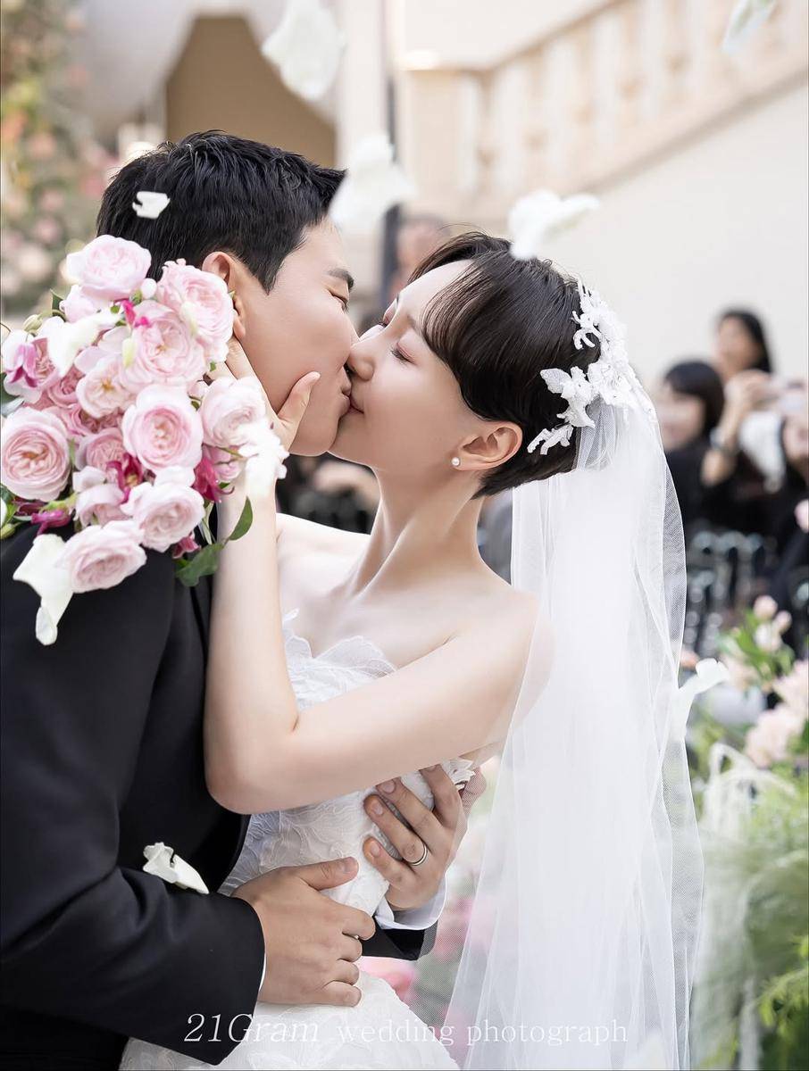 potret pernikahan Lee Yoo Young (instagram.com/___2u0)
