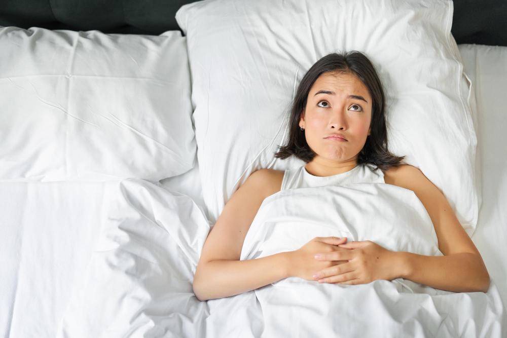 ilustrasi perempuan overthinking 