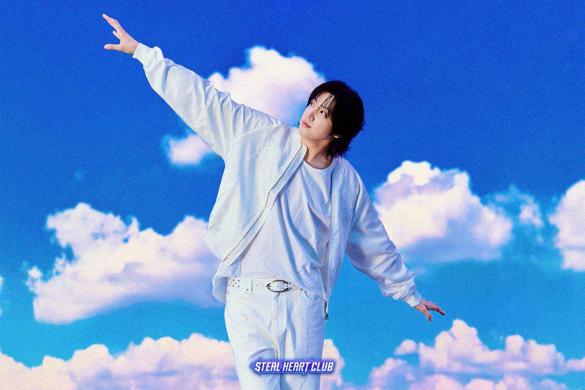potret Wooseok PENTAGON untuk survival show Mnet Steal Heart Club
