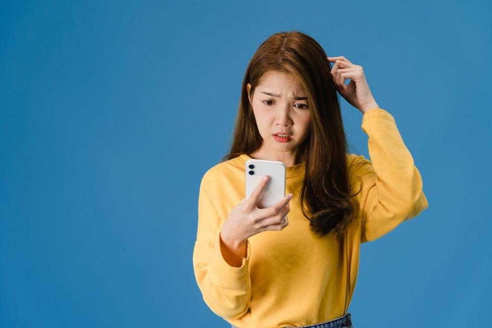 ilustrasi scrolling sosial media