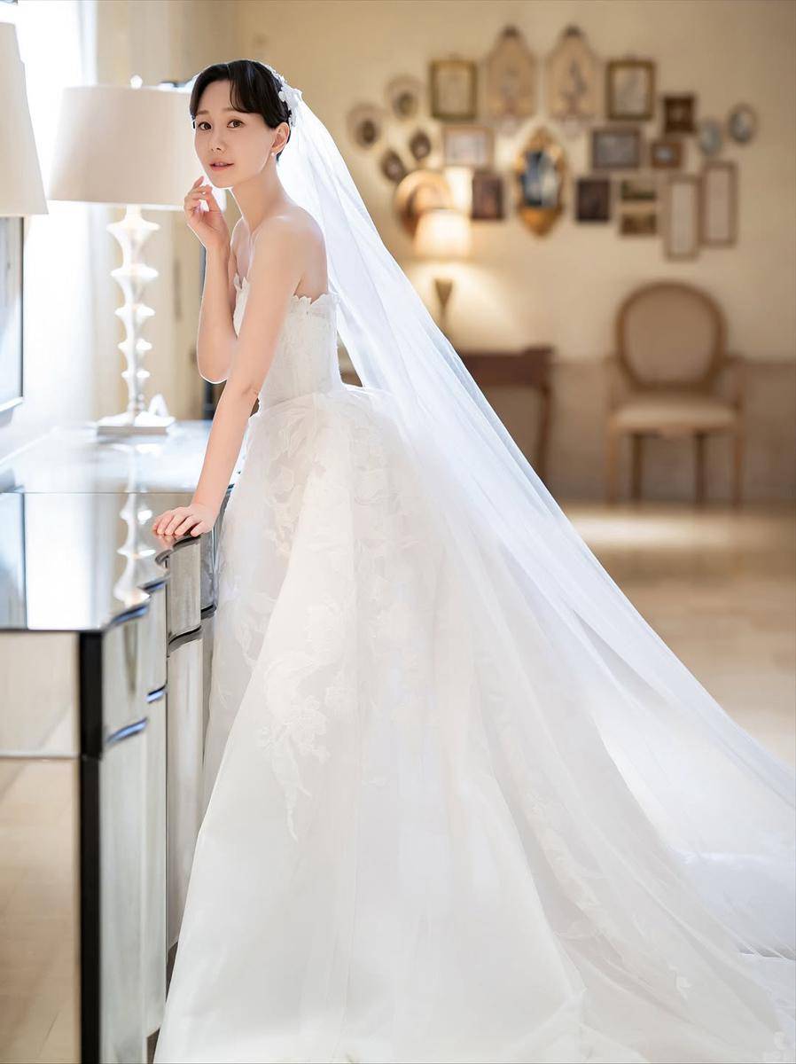 potret pernikahan Lee Yoo Young (instagram.com/___2u0)