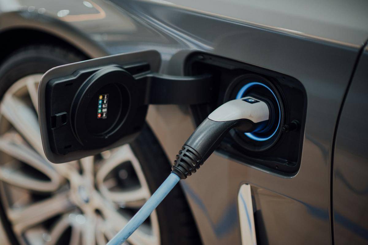 ilustrasi mobil listrik (unsplash.com/chuttersnap)