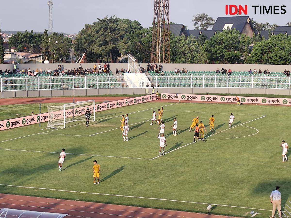 Pertandingan Bhayangkara Presisi Lampung FC vs Malut United. (IDN Times/Muhaimin)