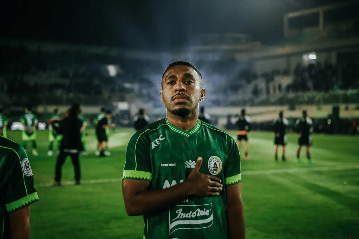 Winger PSS Sleman, Terens Puhiri.