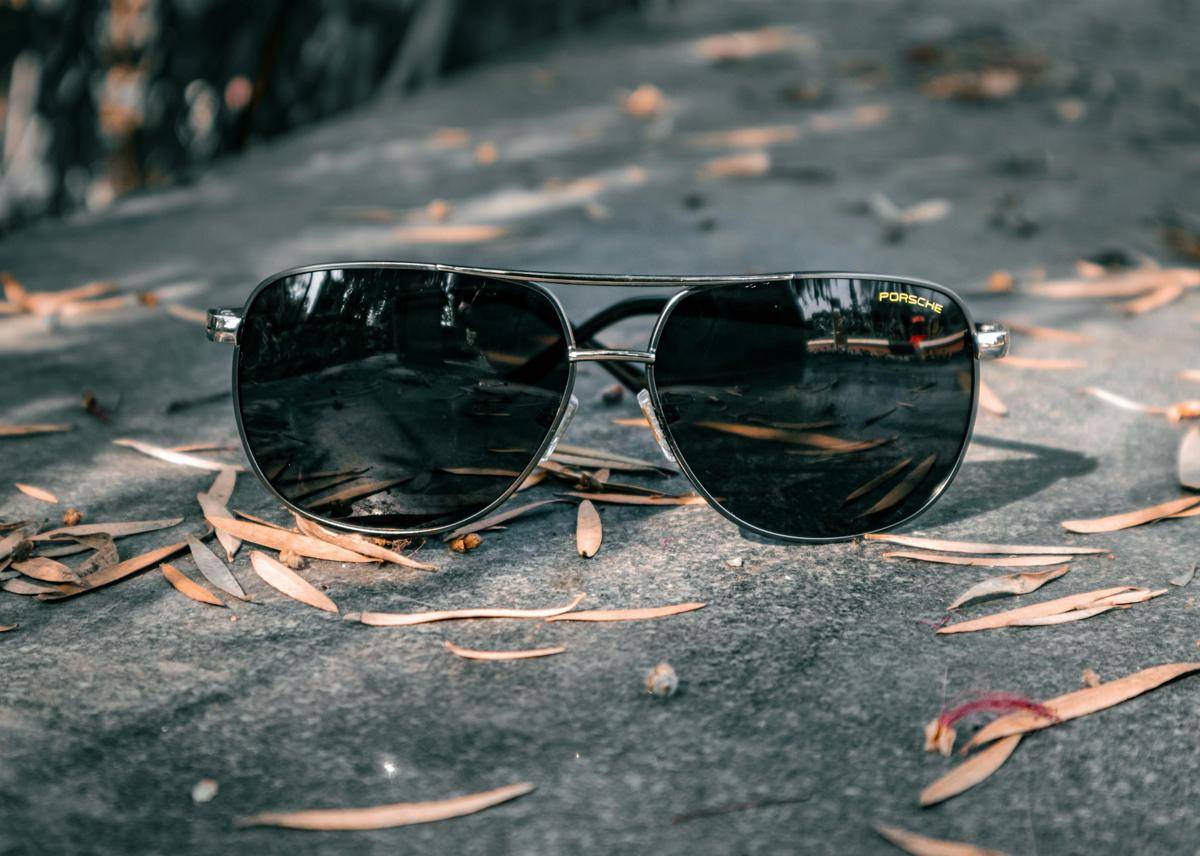 ilustrasi kacamata aviator (unsplash.com/Irish83)