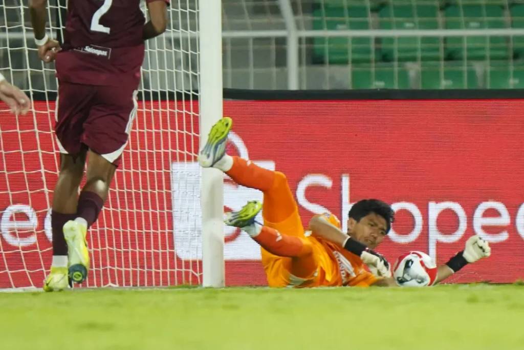 Penampilan kiper PSM Makassar, Hilmansyah, dalam laga pekan ke-6 BRI Super League 2025/2026 melawan Persija Jakarta di Stadion BJ Habibie Parepare pada 21 September 2025. (Instagram.com/psm_makassar)